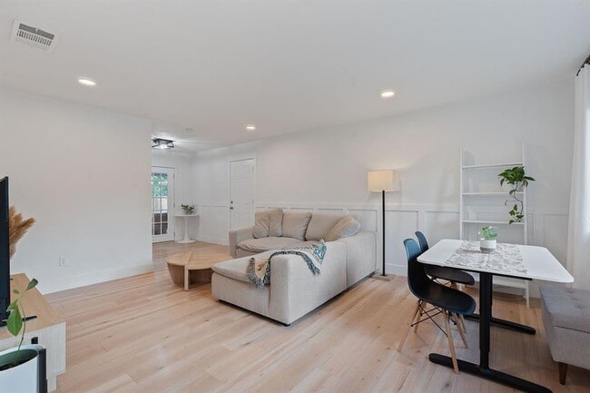 Building Photo - 5001 Dove Springs Dr