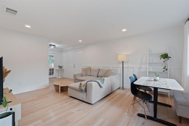 Foto del edificio - 5001 Dove Springs Dr