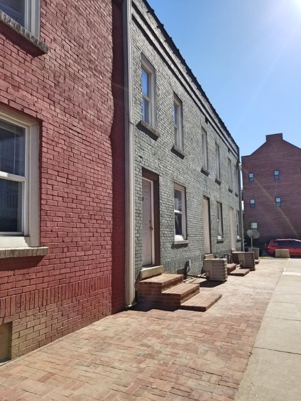 Building Photo - 90 E 8th Ave