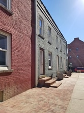 Building Photo - 90 E 8th Ave