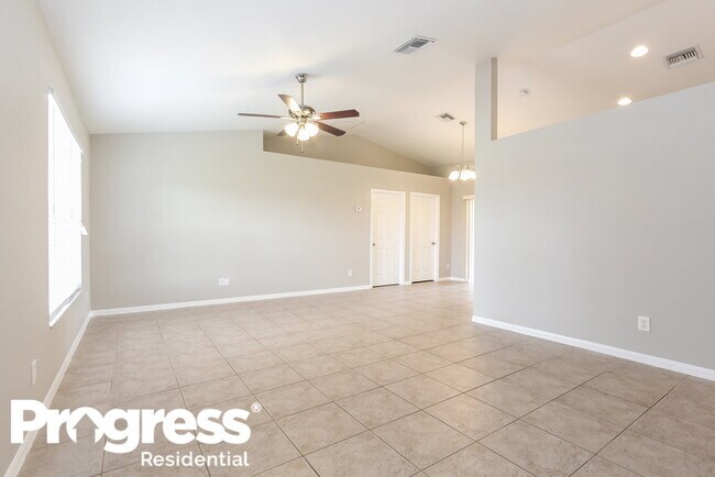 Building Photo - 3031 SW 15th Ave