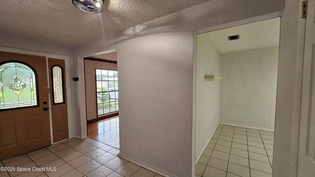 Foto del edificio - 1608 Watrous Dr