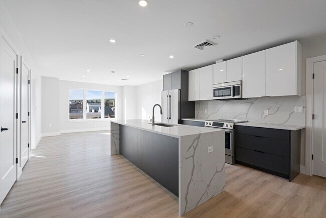 Building Photo - 25 2nd St