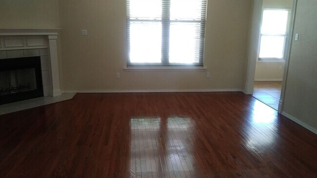 Building Photo - 4 br, 3 bath House - 716 Jeanie Dr