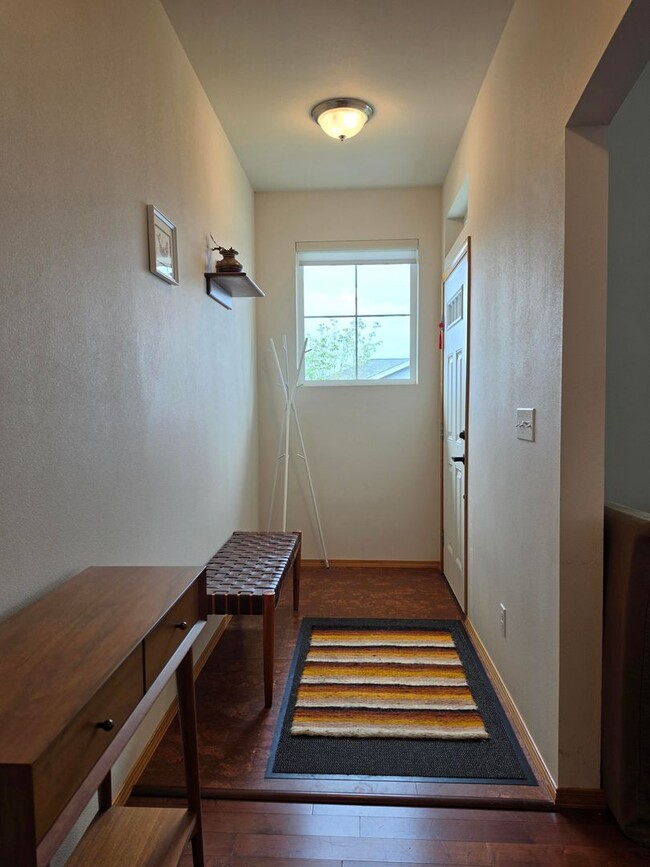 Building Photo - 3 Bedroom Rambler in Poulsbo's Chateau Ridge Neighborhood!