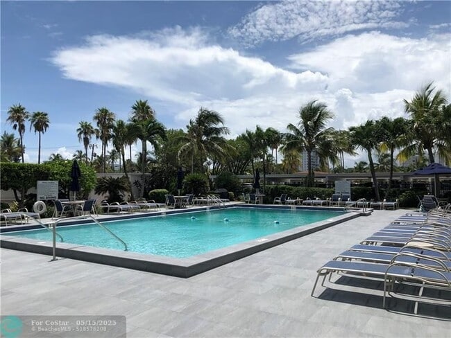 Building Photo - 1620 N Ocean Blvd