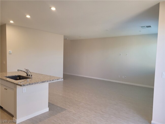 Building Photo - 9292 Desert Pearl Ave