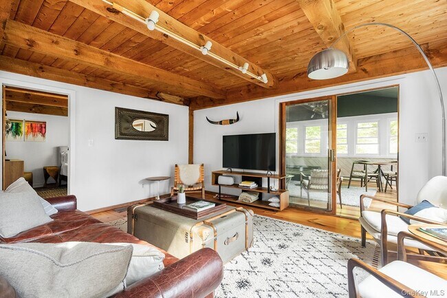 Foto del edificio - 629 Hall Hill Rd