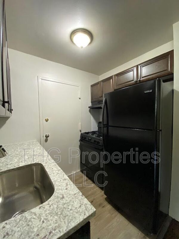 Foto del edificio - 610 E Front St