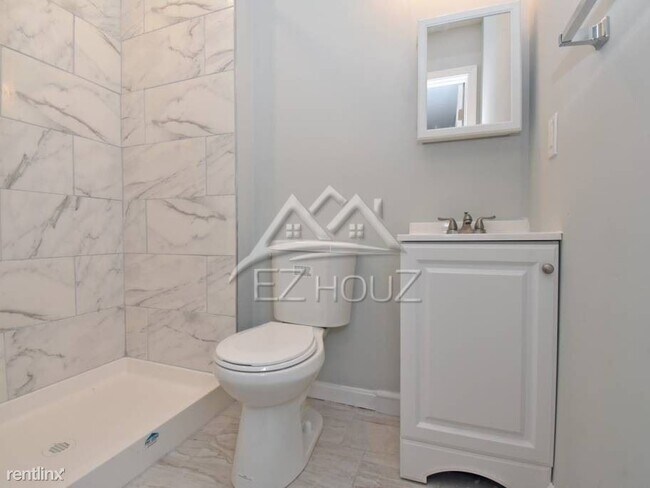 Building Photo - 1 br, 1 bath Apartment - 2402 Lakeview Ave,3