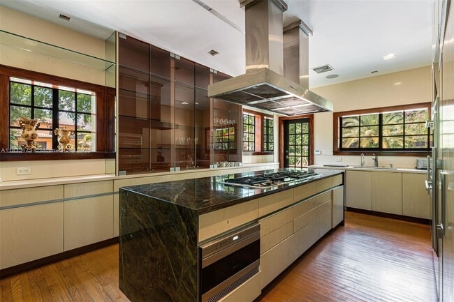 Building Photo - 1624 Granada Blvd