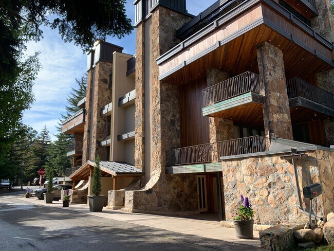Cascade West & East - 237 Gilbert St