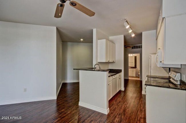 Foto del edificio - 1701 E Colter St