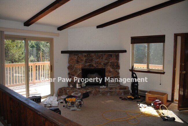 Building Photo - Mountain Living