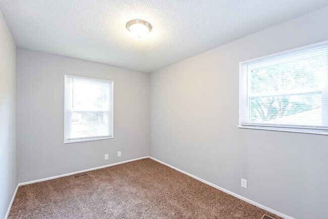 Building Photo - 907 N Choctaw Ave