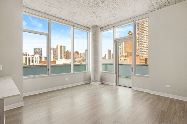 Foto del edificio - 226 W Chicago Ave