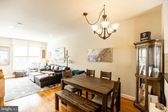 Foto del edificio - 2614 S Kenmore Ct