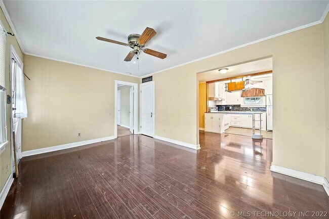 Foto del edificio - 4624 E 3rd St