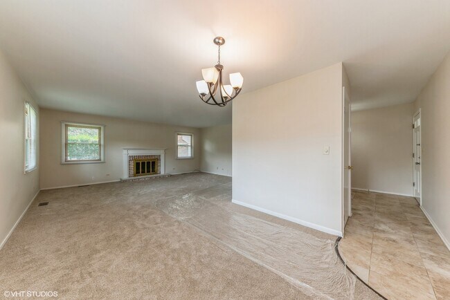 Building Photo - 380 Checker Dr