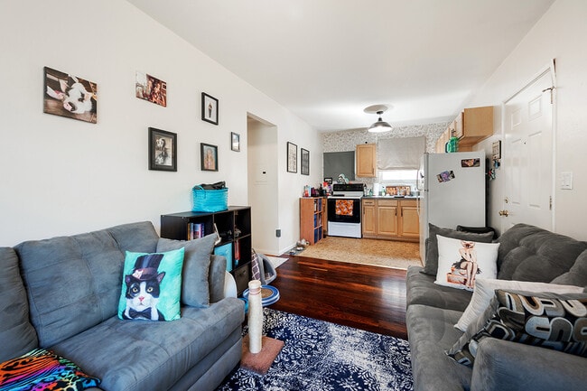 Foto del edificio - 4979 Randlett Dr