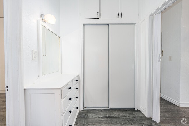 1BR, 1BA - 700SF - Vanity - Chateau Lily - Chateau Lily LLC