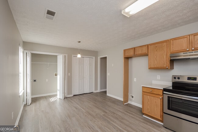 Building Photo - 55 Pebble Ridge Dr