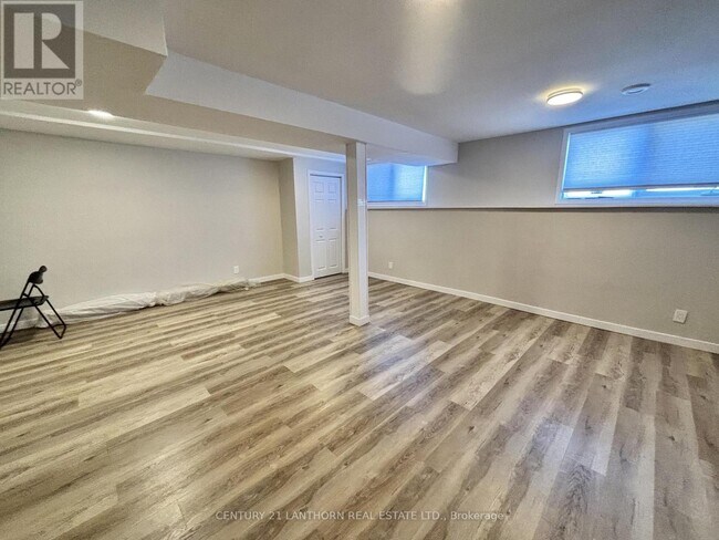 Photo du bâtiment - 3 1 Ave