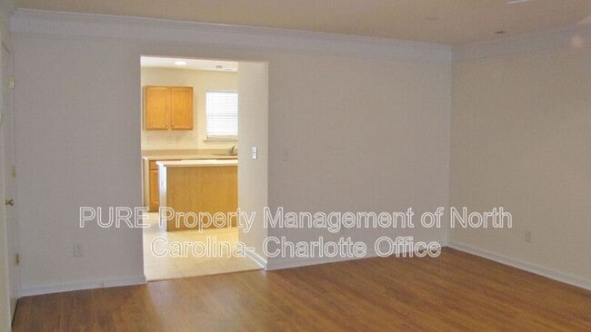 Building Photo - 18554 Oakhurst Blvd