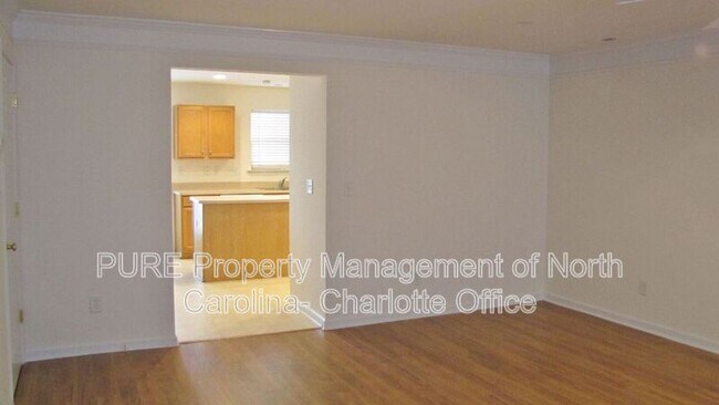 Foto del edificio - 18554 Oakhurst Blvd