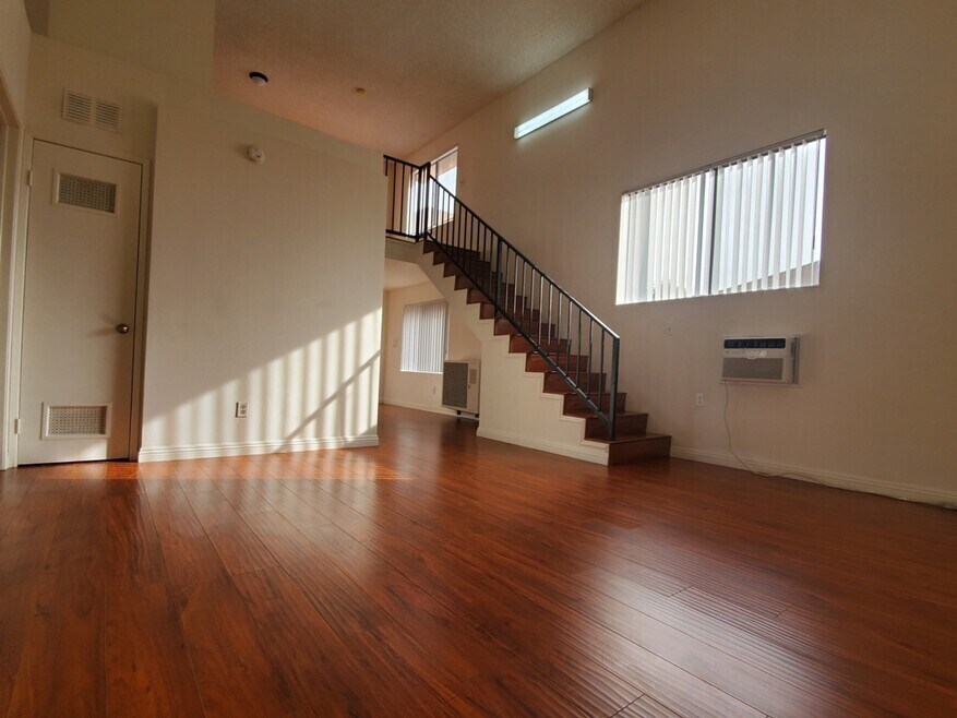 Living Room - 346 S Wilton Pl