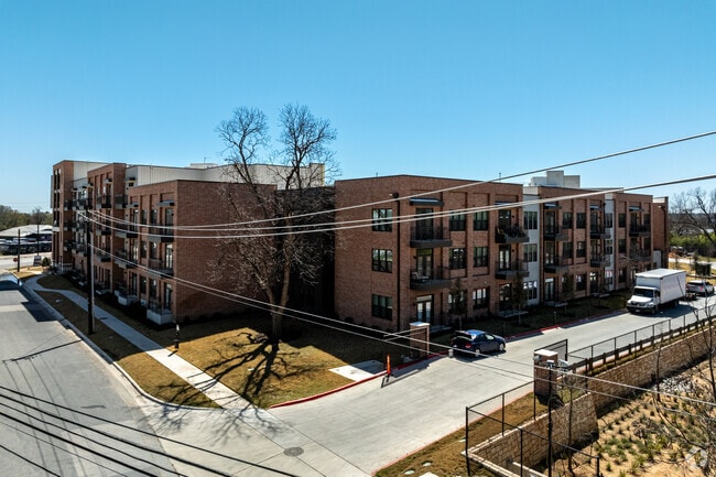 Building Photo - Eastpoint Apartments