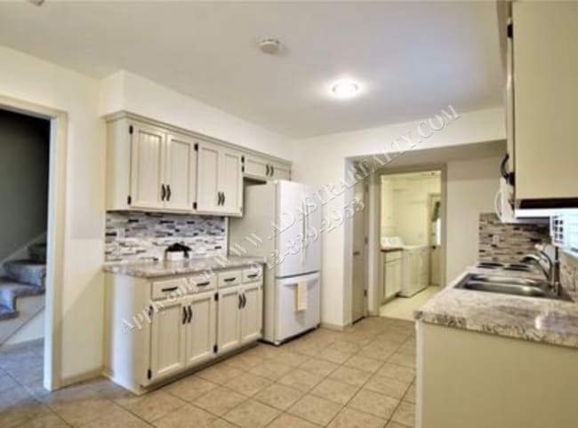 Foto del edificio - Adorable 3 Bed 2.5 Bath Duplex in Olathe-Available in JULY!!