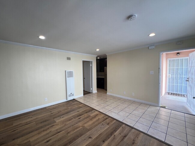 Foto del edificio - 2402 Vanderbilt Ln