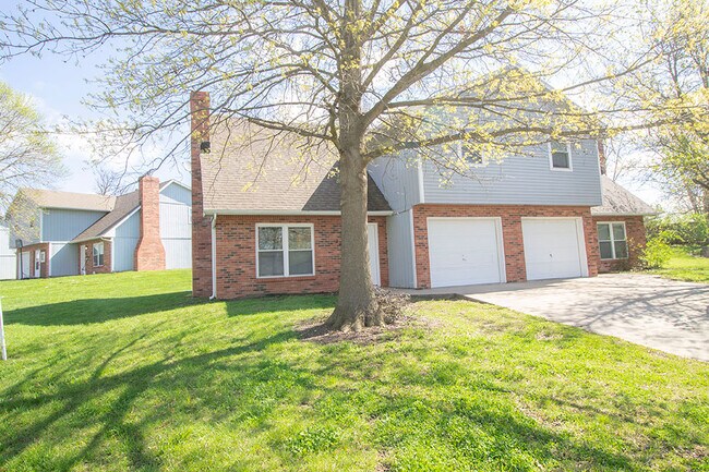 Building Photo - 2205 High Oaks Ct