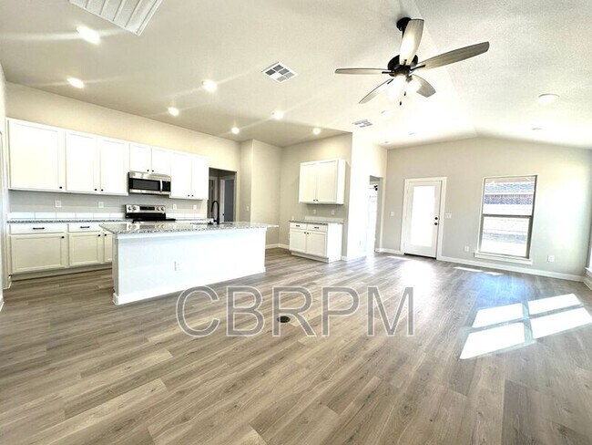 Foto del edificio - 611 E 31st St