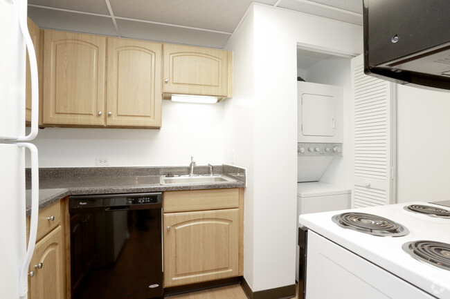 Modelo D - Cocina - Linden Towers *Washer & Dryer in Apartment*