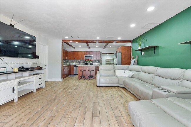Building Photo - 3410 N 72nd Terrace
