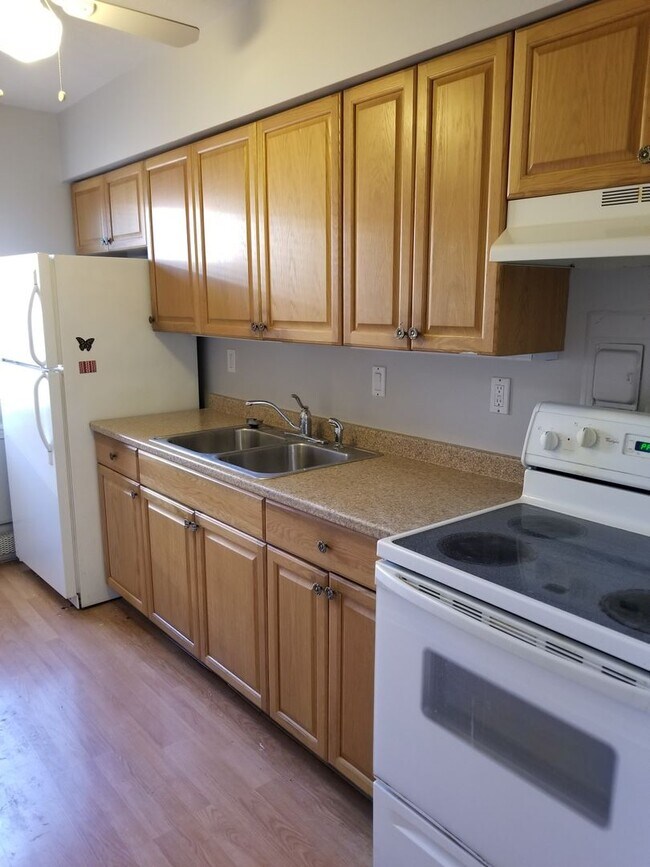 Foto del edificio - 13789 Cedar Rd