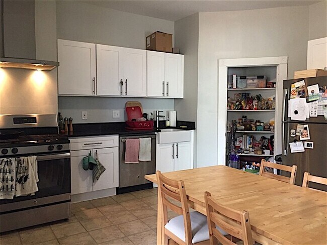 Building Photo - 3 bed 1 bath in Cambridge....
