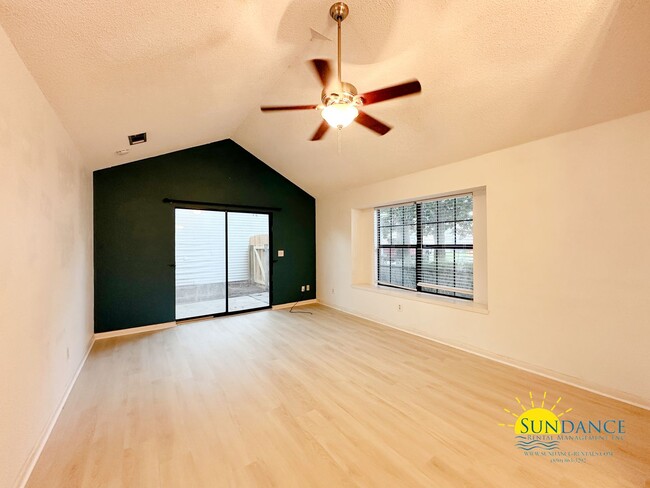 Building Photo - Beautiful 2 Bedroom Home in Fort Walton Be...