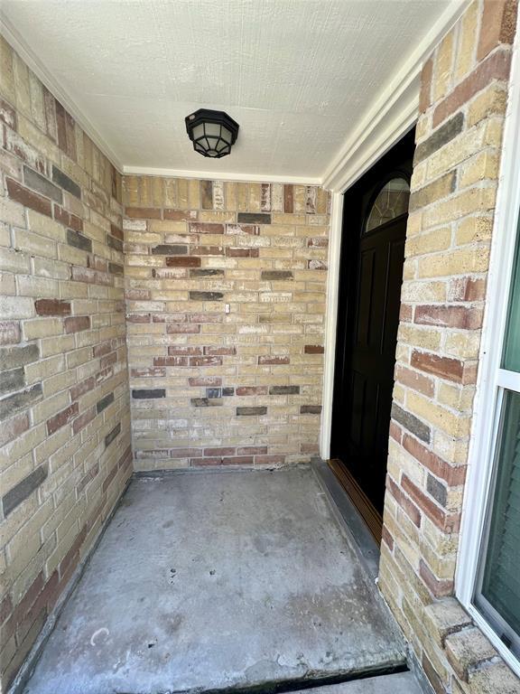 Foto del edificio - 2310 Whispering Wind Ln