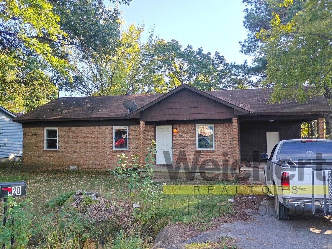 Foto principal - Charming 3-Bed Home with Fenced Yard and C...