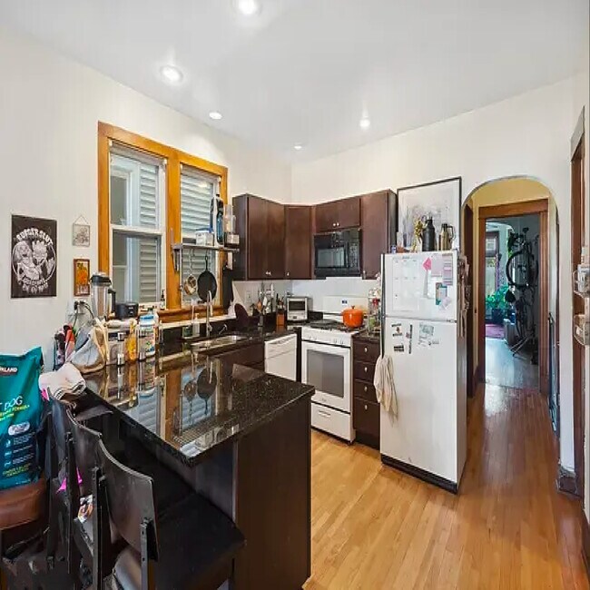 Foto del edificio - 1618 W Carmen Ave
