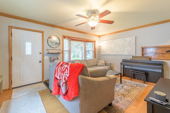 Foto del edificio - awesome 2 bed 1 bath Pet Friendly in Minne...