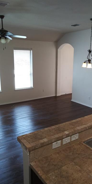 Foto del edificio - 1428 Ravenwood Dr