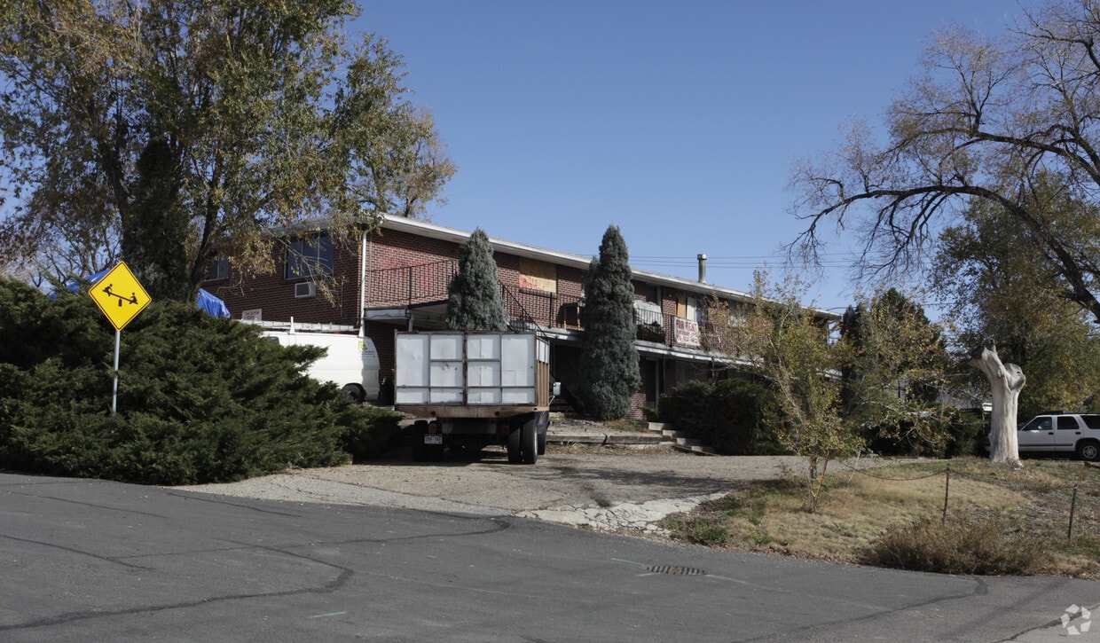 Building Photo - Mount Air Apartments