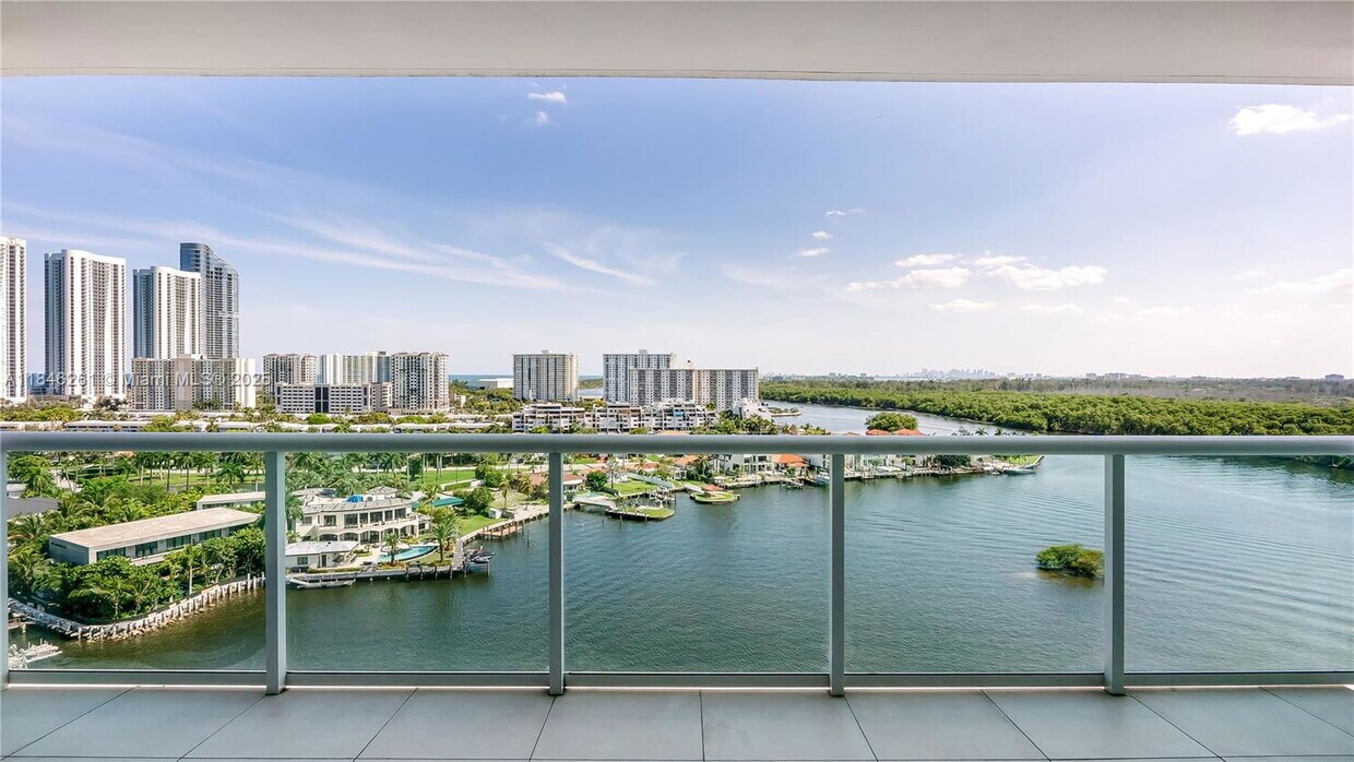 Foto principal - 400 Sunny Isles Blvd