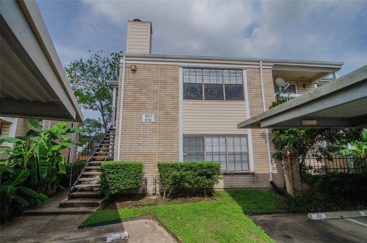 Primary Photo - 2750 Holly Hall St