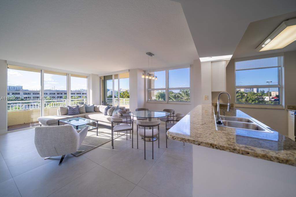 Foto principal - 19501 W Country Club Dr