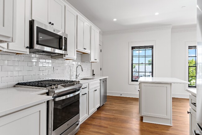 Building Photo - 99 Lynde St